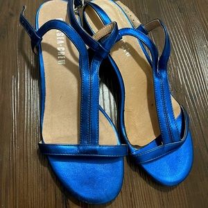 Unique Vintage brand blue shoes with small heel